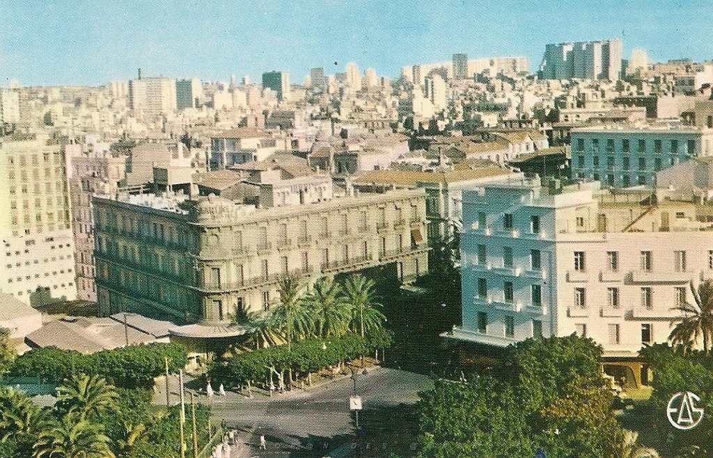 479-Centre ville et le Martinez.jpg